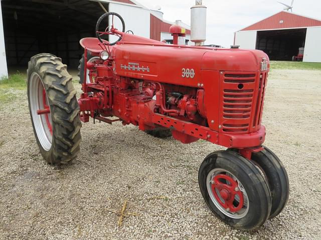Image of International Harvester 300 equipment image 1