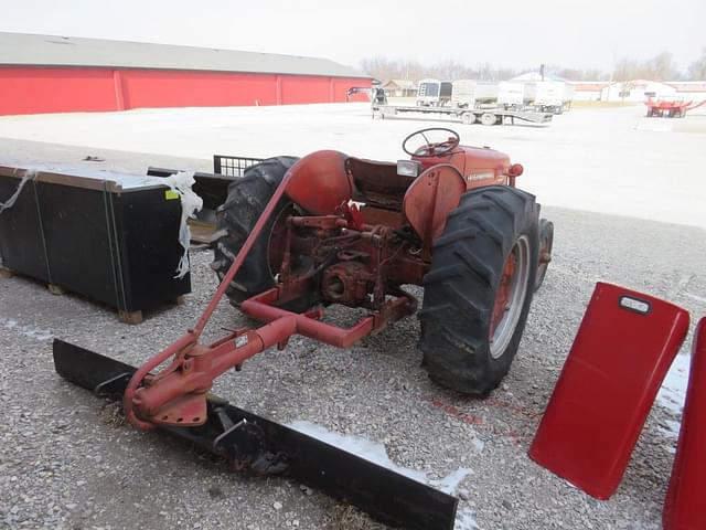 Image of International Harvester 300 equipment image 4