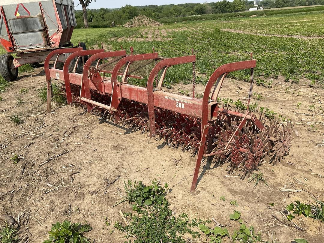 Image of International Harvester 300 Image 0