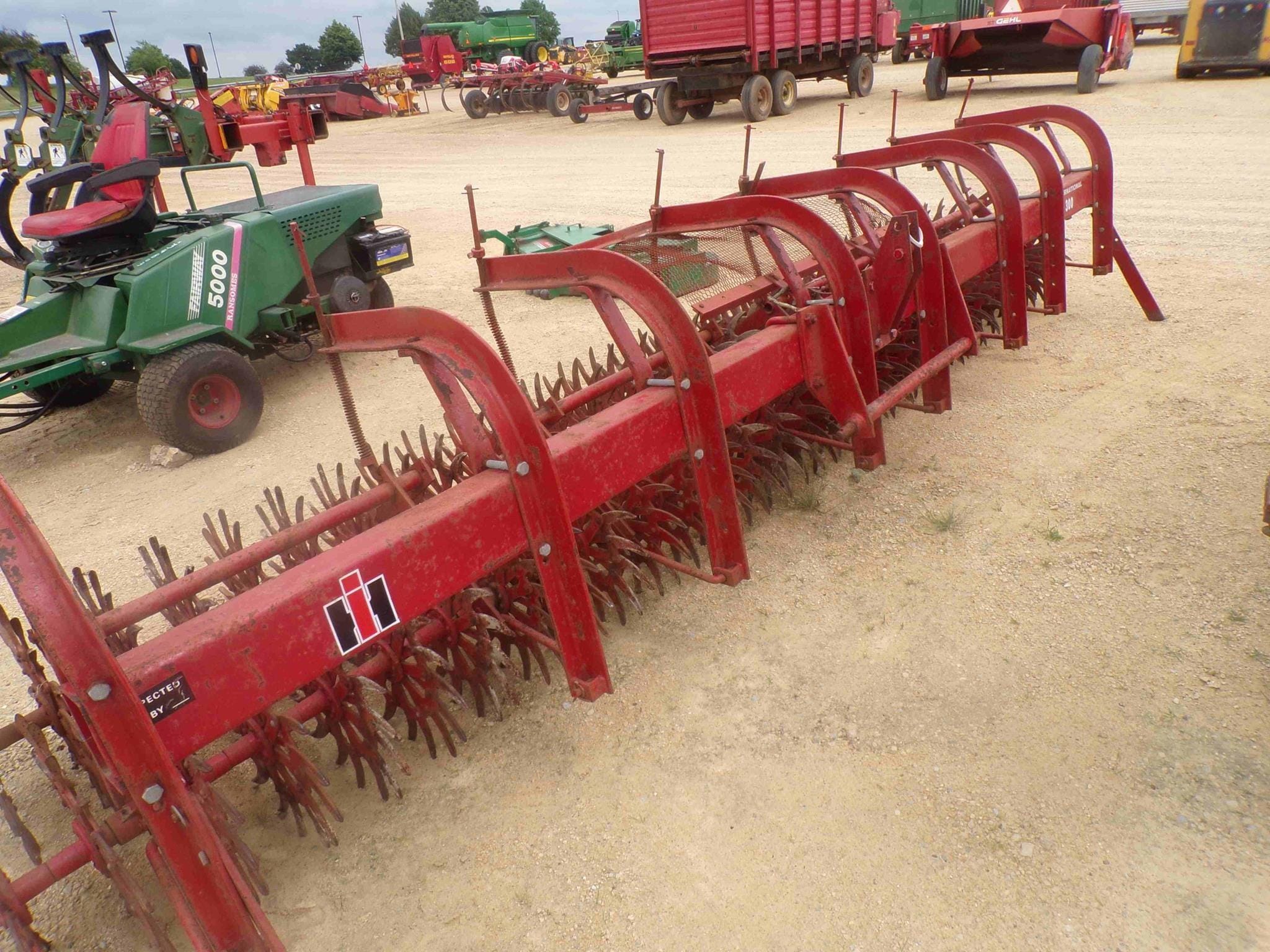 International Harvester 300  Equipment Image0