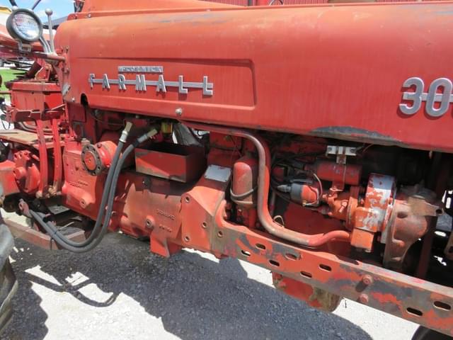 Image of Farmall 300 equipment image 3
