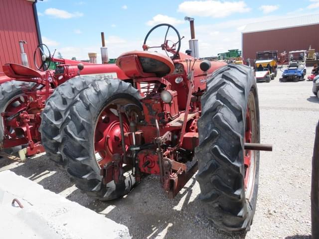 Image of Farmall 300 equipment image 4