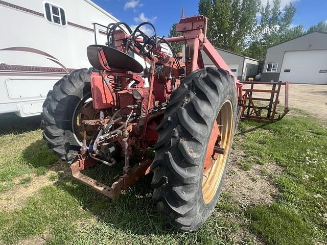 Image of Farmall 300 equipment image 3