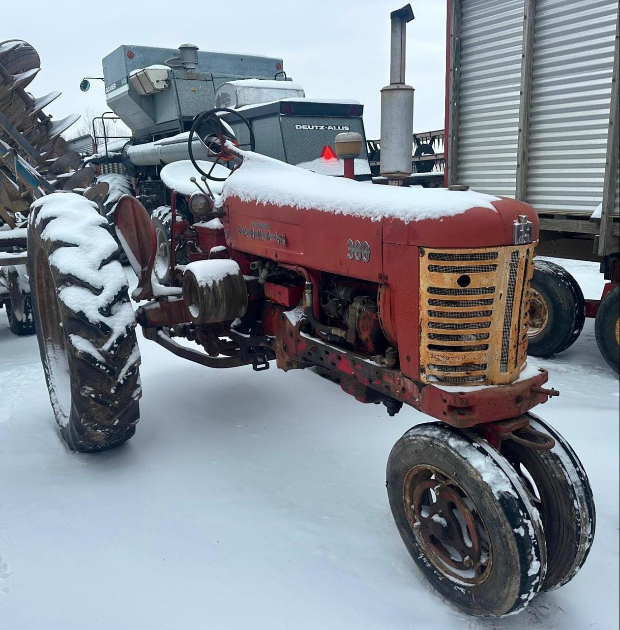 International Harvester 300 Equipment Image0