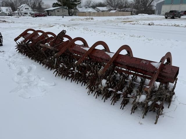 Image of International Harvester 300 equipment image 3