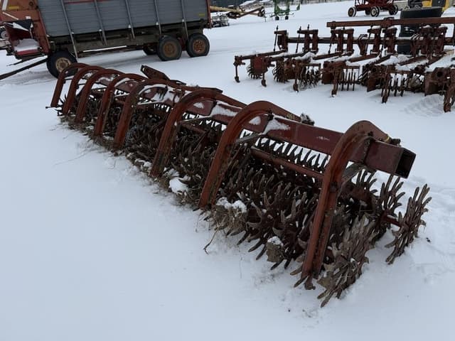Image of International Harvester 300 equipment image 1