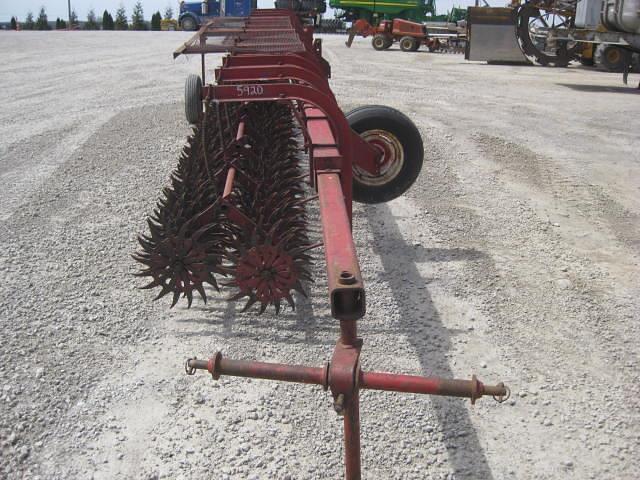 Image of International Harvester 300 equipment image 1