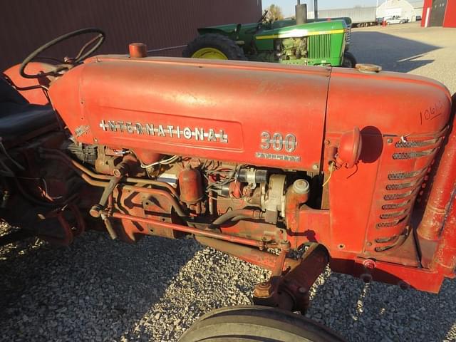 Image of International Harvester 300 equipment image 1