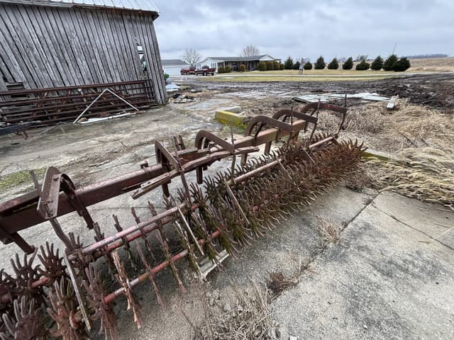 Image of International Harvester 300 equipment image 3