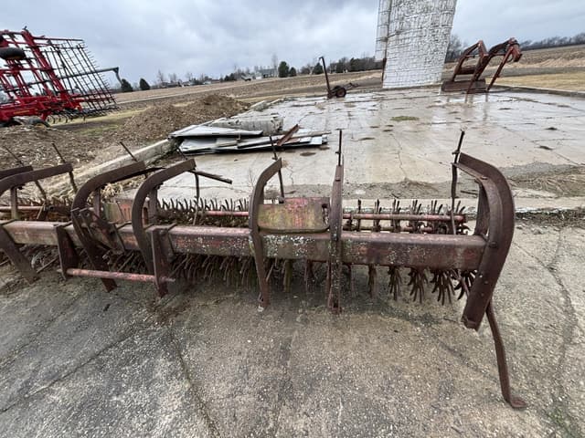 Image of International Harvester 300 equipment image 1