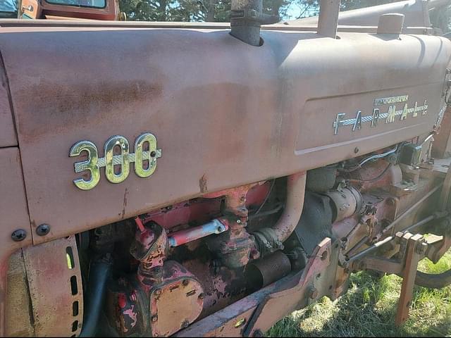 Image of Farmall 300 equipment image 1