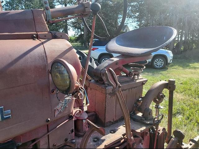 Image of Farmall 300 equipment image 3