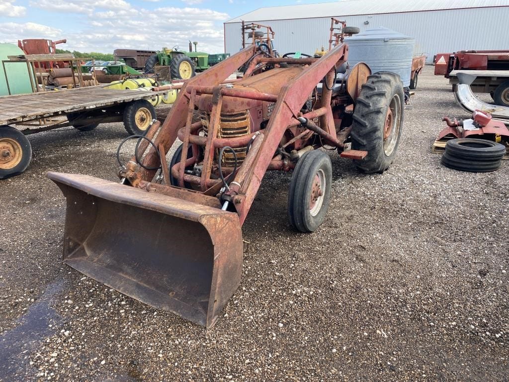 International Harvester 300 Equipment Image0