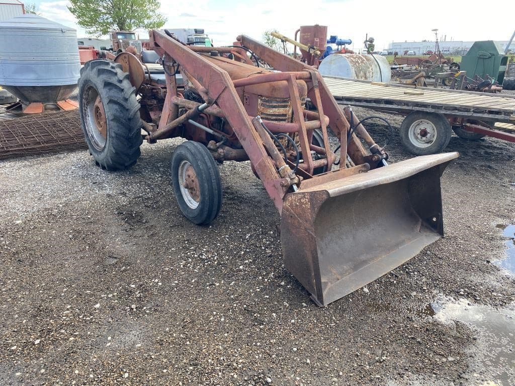 Image of International Harvester 300 Image 1