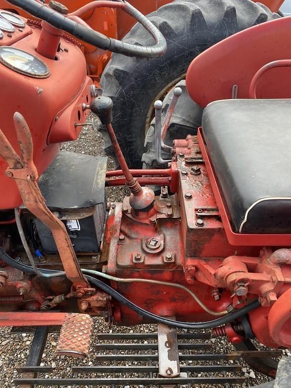 Image of International Harvester 300 equipment image 2