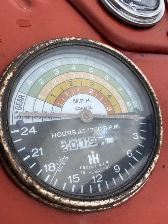 Image of International Harvester 300 equipment image 3