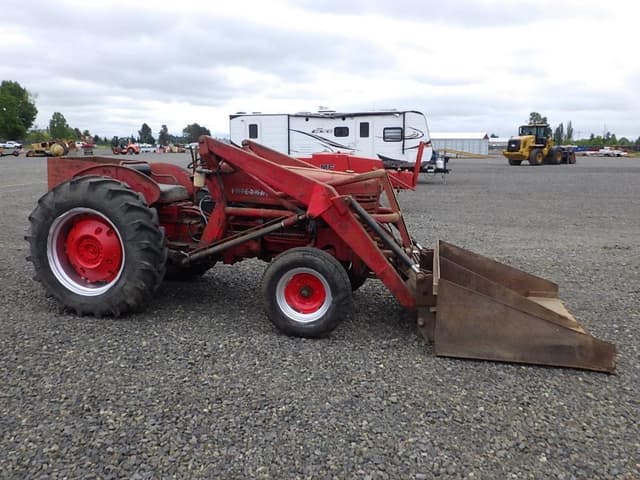 Image of International Harvester 300 equipment image 3