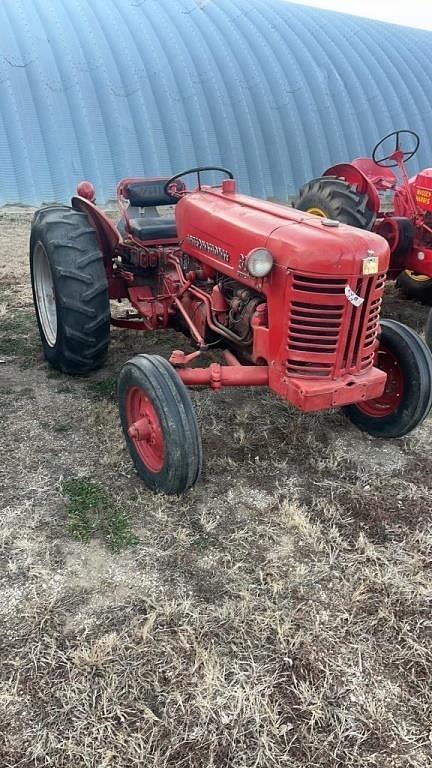 Image of International Harvester 300 equipment image 1