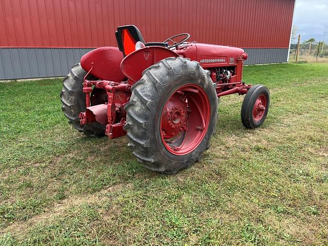 Image of International Harvester 300 equipment image 3