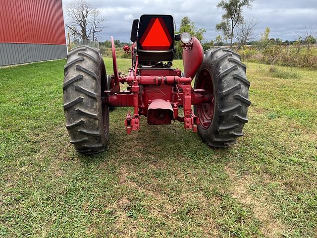 Image of International Harvester 300 equipment image 2