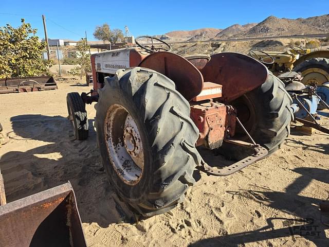 Image of International Harvester 300 equipment image 2