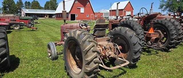 Image of International Harvester 300 equipment image 2