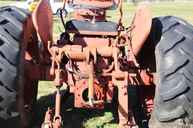 Image of International Harvester 300 equipment image 4