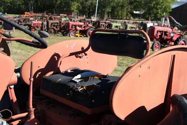 Image of International Harvester 300 equipment image 1