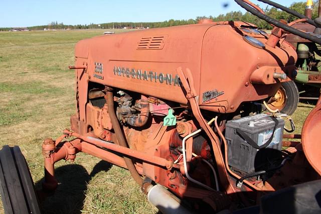 Image of International Harvester 300 equipment image 3