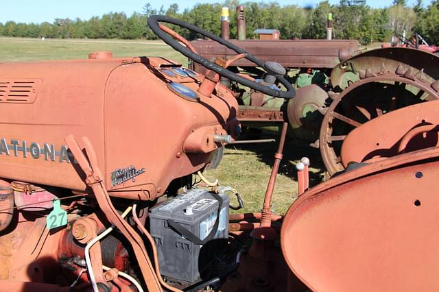 Image of International Harvester 300 equipment image 2