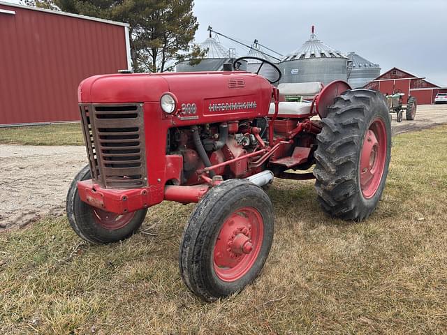 Image of International Harvester 300 equipment image 1