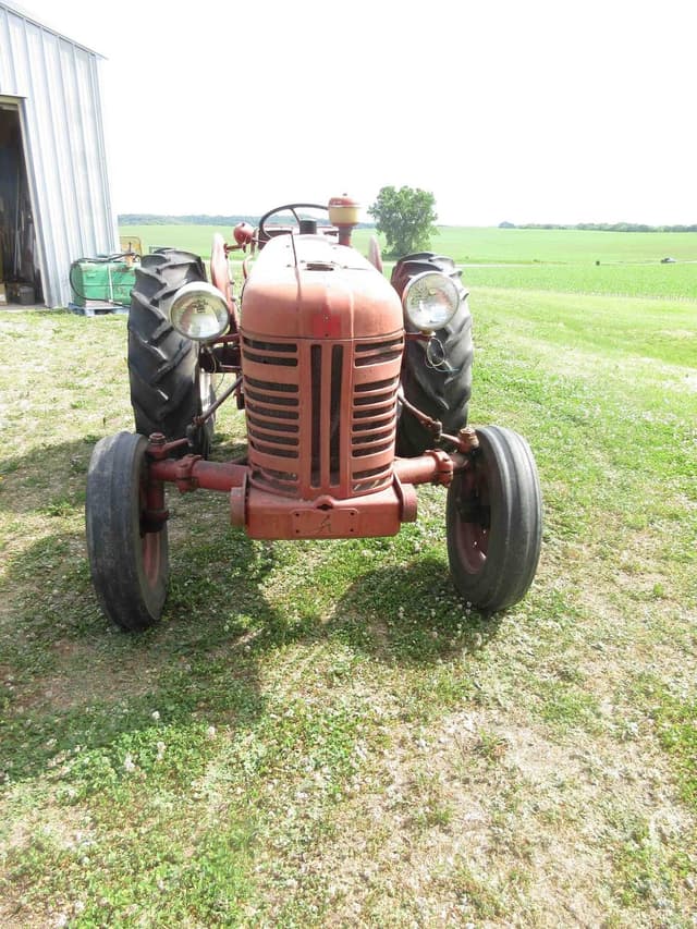 Image of International Harvester 300 equipment image 2