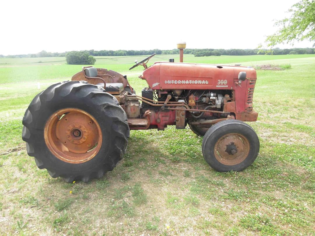 Image of International Harvester 300 Primary image