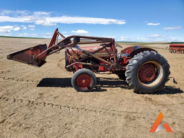 Image of International Harvester 300 equipment image 1