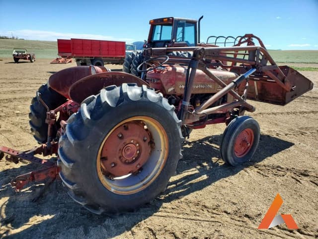 Image of International Harvester 300 equipment image 4
