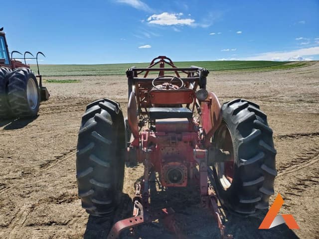 Image of International Harvester 300 equipment image 3