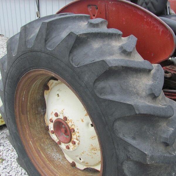 Image of International Harvester 300 equipment image 1