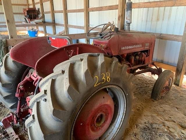 Image of International Harvester 300 equipment image 1