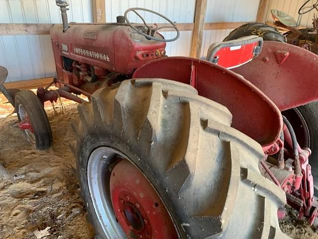 Image of International Harvester 300 equipment image 3