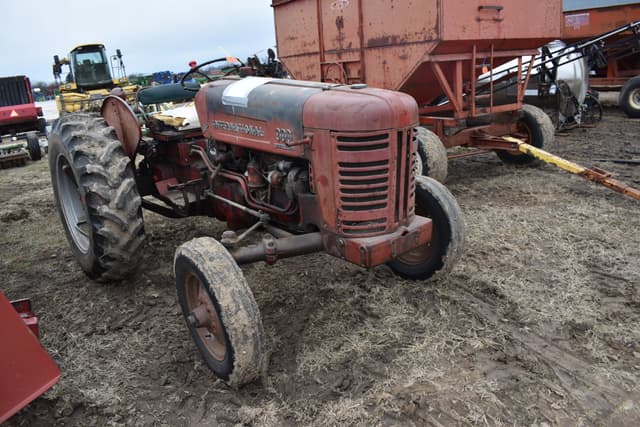Image of International Harvester 300 equipment image 2