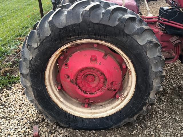 Image of International Harvester 300 equipment image 4