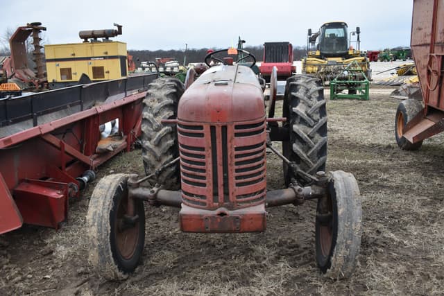 Image of International Harvester 300 equipment image 1