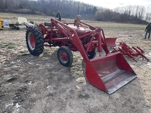 Image of International Harvester 300 equipment image 3