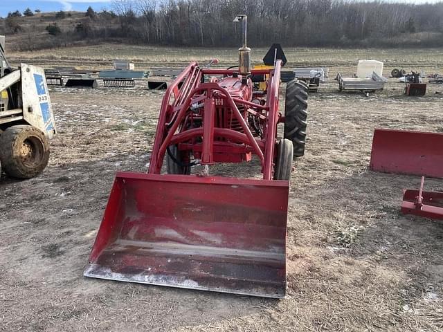 Image of International Harvester 300 equipment image 2