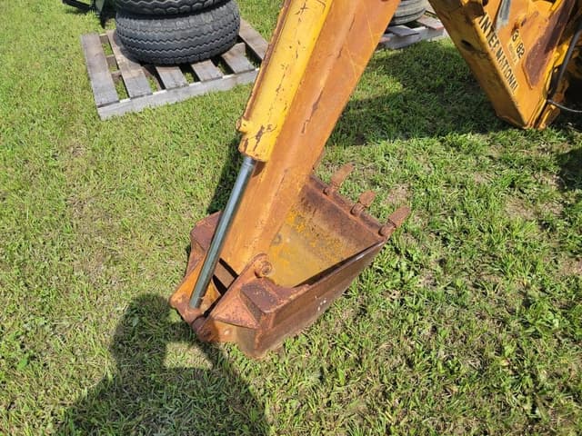 Image of International Harvester 3082 equipment image 2