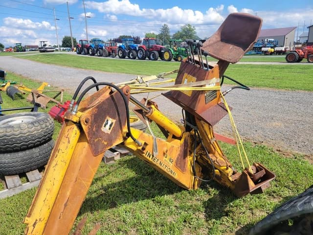 Image of International Harvester 3082 equipment image 1