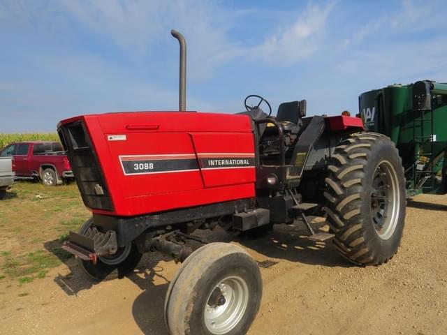 Image of International Harvester 3088 equipment image 1