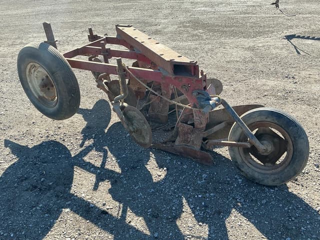 Image of International Harvester 311 equipment image 2