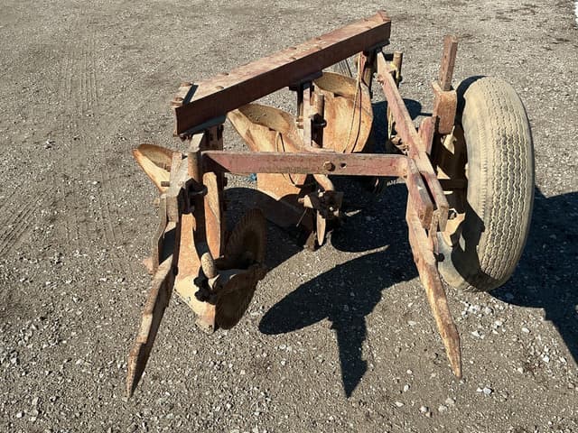 Image of International Harvester 311 equipment image 3