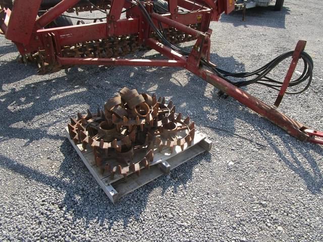 Image of International Harvester 315 equipment image 1